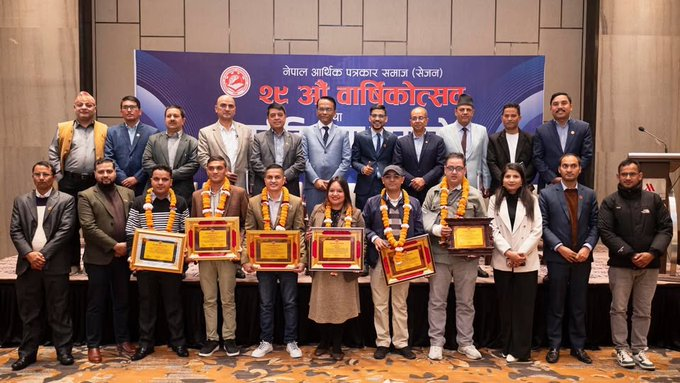 pracharyz's tweet photo. नेपाल आर्थिक पत्रकार समाजको स्थापना दिवसका अवसरमा हार्दिक शुभकामना!आज उत्कृष्ट आर्थिक पत्रकारिता पुरस्कार एवं लेखनवृत्ति प्राप्त गर्नुहुने सबैजना बधाई र प्रशंशाको हकदार हुनुहुन्छ।साथै स्व.सागर घिमिरेको स्मृतिमा आयोजित फुटसल प्रतियोगिताका विजेता/उपविजेताहरूलाई बधाई  ज्ञापन गर्दछु। https://t.co/l5rbG2iF23