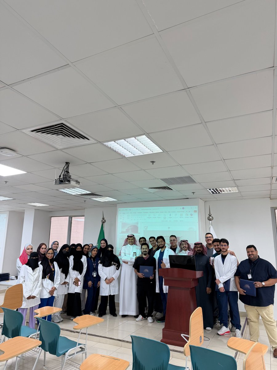 تأكيدًا لالتزامها بمعايير الجودة والتميّز في التعليم الصحي.

احتفت #كلية_الرؤية الطبية بجدة بحصول برنامجي التمريض وطب الأسنان على الاعتماد البرامجي، ويعكس هذا الإنجاز جهود الكلية في تطوير البيئة التعليمية ومواصلة العمل بإصرار 
للارتقاء بالمستوى الأكاديمي وتوفير بيئة تعليمية عالية