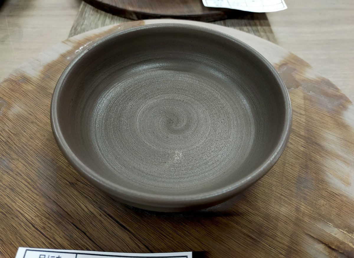 電動ろくろで陶芸体験🏺
想像より力と力加減が必要で難しかった…！
どんな焼き上がりになるかしら