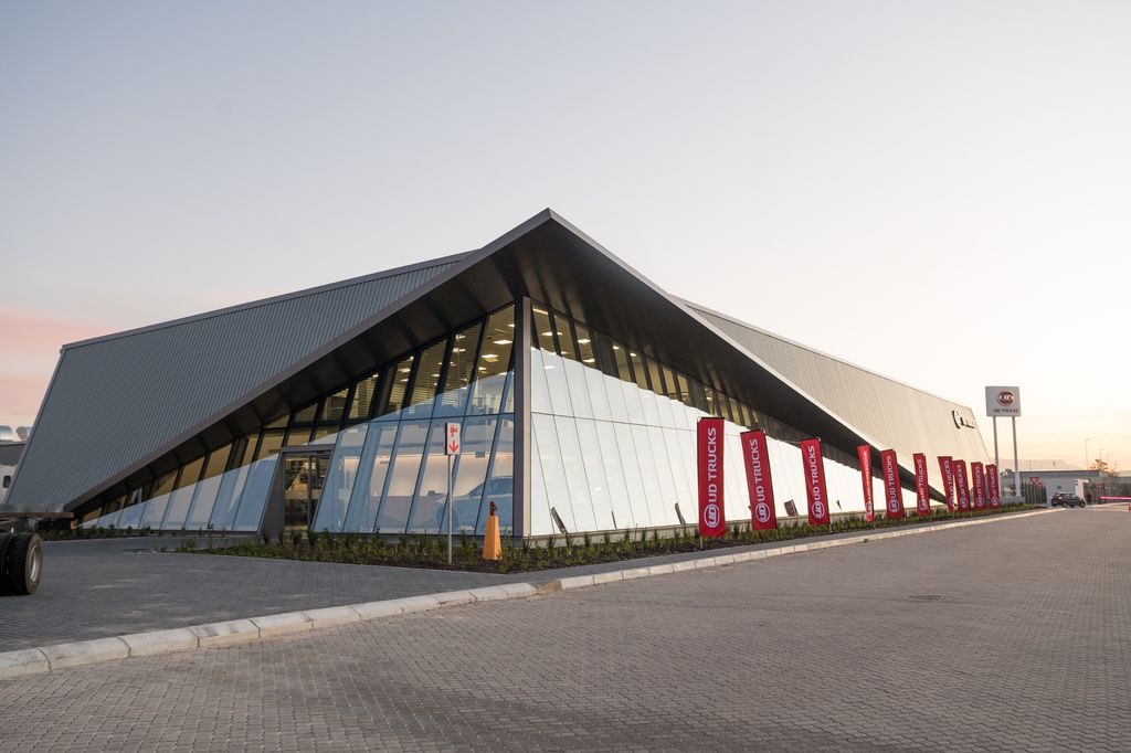 A strong dealer network is vital! In our latest Uptime Edge article, we explore how UD Trucks – led by the exceptional Marle Visagie – keeps fleets moving through a powerful, people-first network of 39 dealerships across SA and beyond.
Read more: shorturl.at/WJyHa