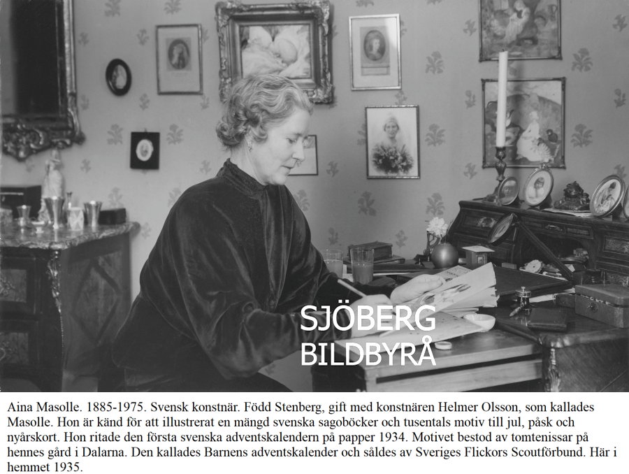 Aina Masolle (1885-1975) var konstnären bakom den första tryckta adventskalendern i Sverige 1934.  
Motivet på "Barnens adventskalender" bestod av tomtenissar på hennes gård i Dalarna och såldes av Sveriges flickors scoutförbund.

#1december #advent #konstnär #kvinna #Nyheter