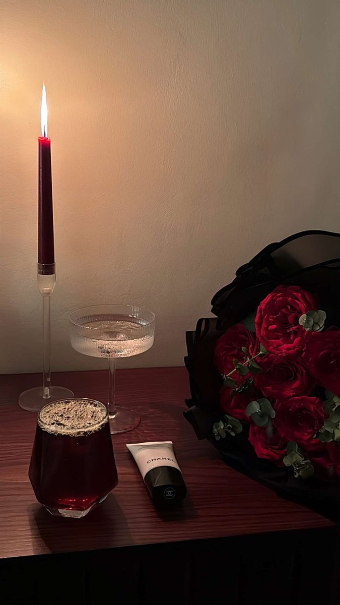 الحمدلله إني شخص يحمل أنسه في قلبه دايم
      ما أبحث عن الأنس في أي شيء حولي
                   - لأنه موجود في نفسي -
       هذا الأنس الداخلي يخليني أكثر اكتفاء
                   أكثر نجاةً، أكثر تصالحًا.
                                  ❣️