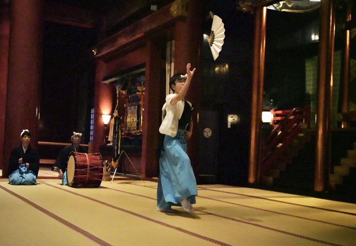 yamaneyamabushi's tweet image. 山根山伏神楽です。
11月30日、羽黒山に参拝し、出羽神社三神合祭殿にて権現舞を奉納させていただきました。
平成12年、平成27年の先輩方の奉納に続くことができ、とてもうれしく思います。
より腕を磨いて、またこの場に立ちたいと思います。

#北上市　#神楽