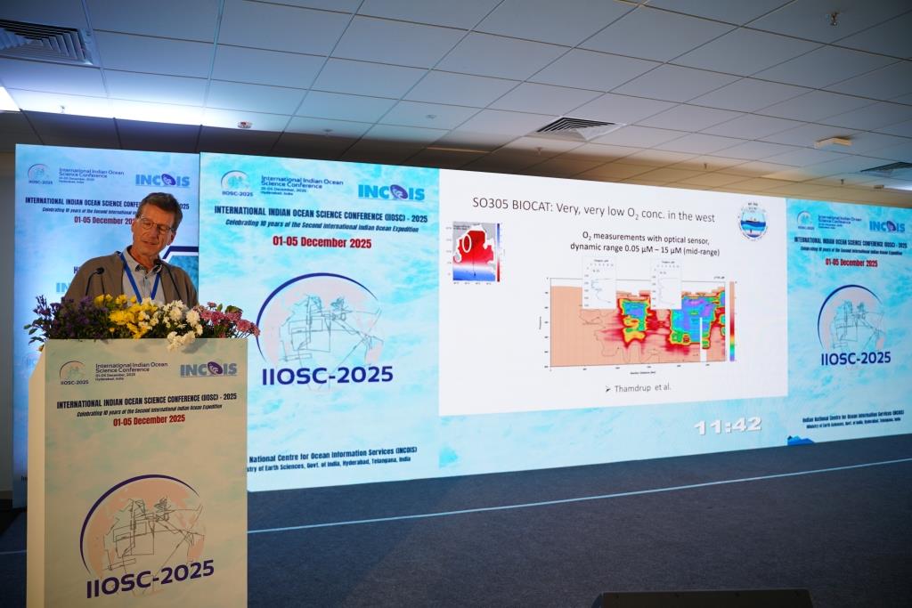 ESSO_INCOIS's tweet image. The Technical Session at #IIOSC2025 brought together diverse expertise through lead talks, oral &amp;amp; poster presentations, fostering rich scientific exchange and collaboration. More exciting sessions ahead—stay tuned! @moesgoi @IocUnesco @iioe_2