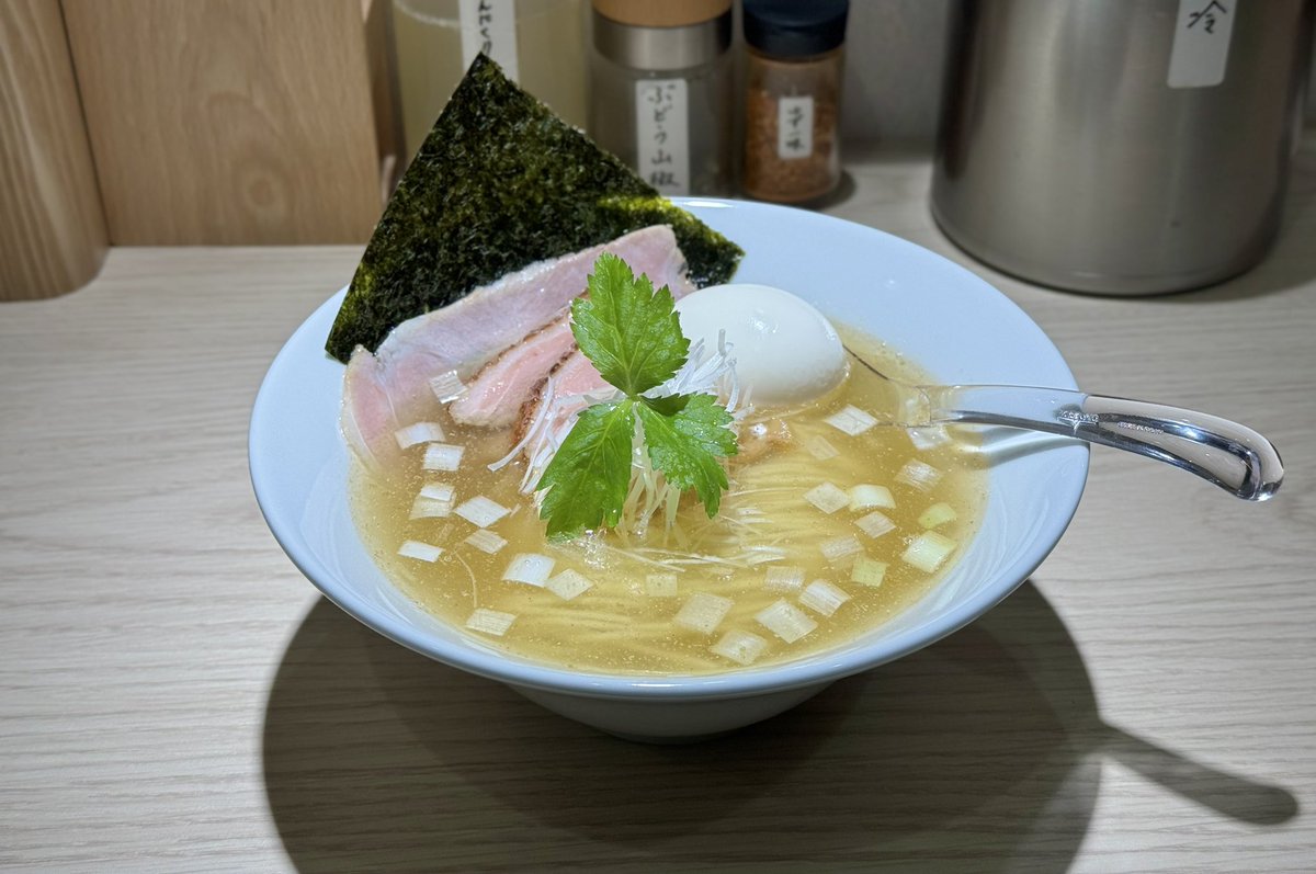 yumesuke3334's tweet photo. #らぁめん希いろ 
特製丸鴨煮干し塩ラーメン

美味しかったぁ。

ご飯頼むの我慢したけど
食べればよかった。。
鴨チャーシューのトッピングも
追加すればよかった。。 https://t.co/tBb9KULWaf