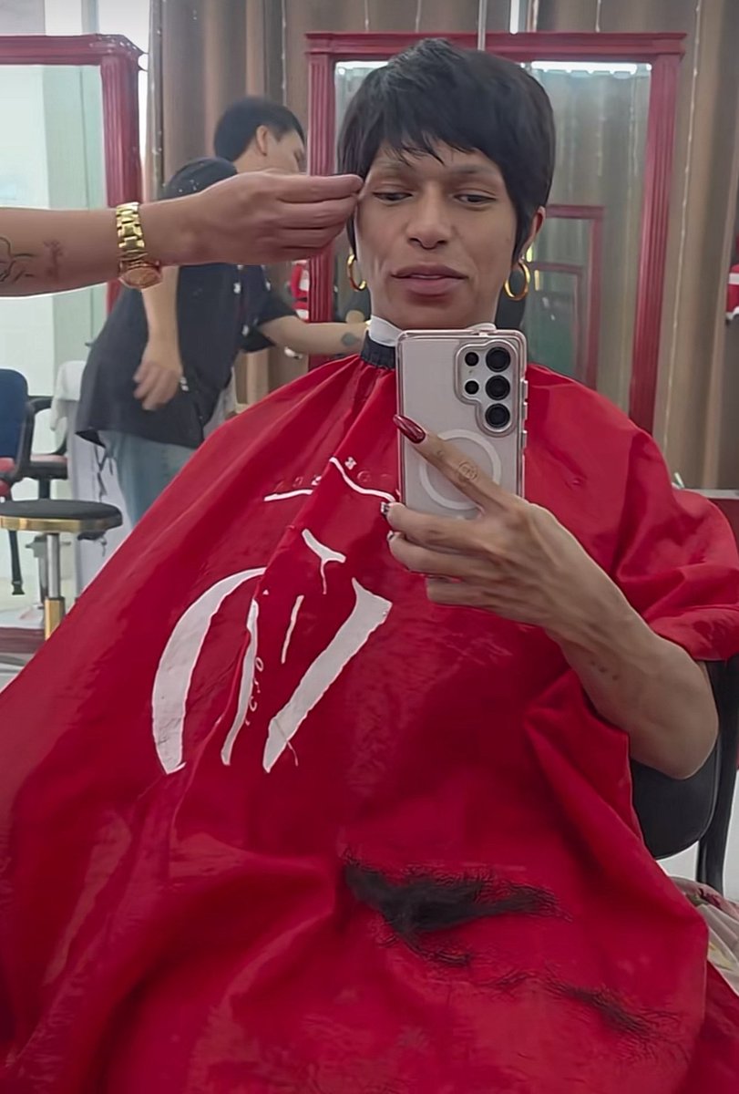 odashaflop's tweet image. on my way to @heymacyou’s mag stream kami sa tiktokkk nood po kayo