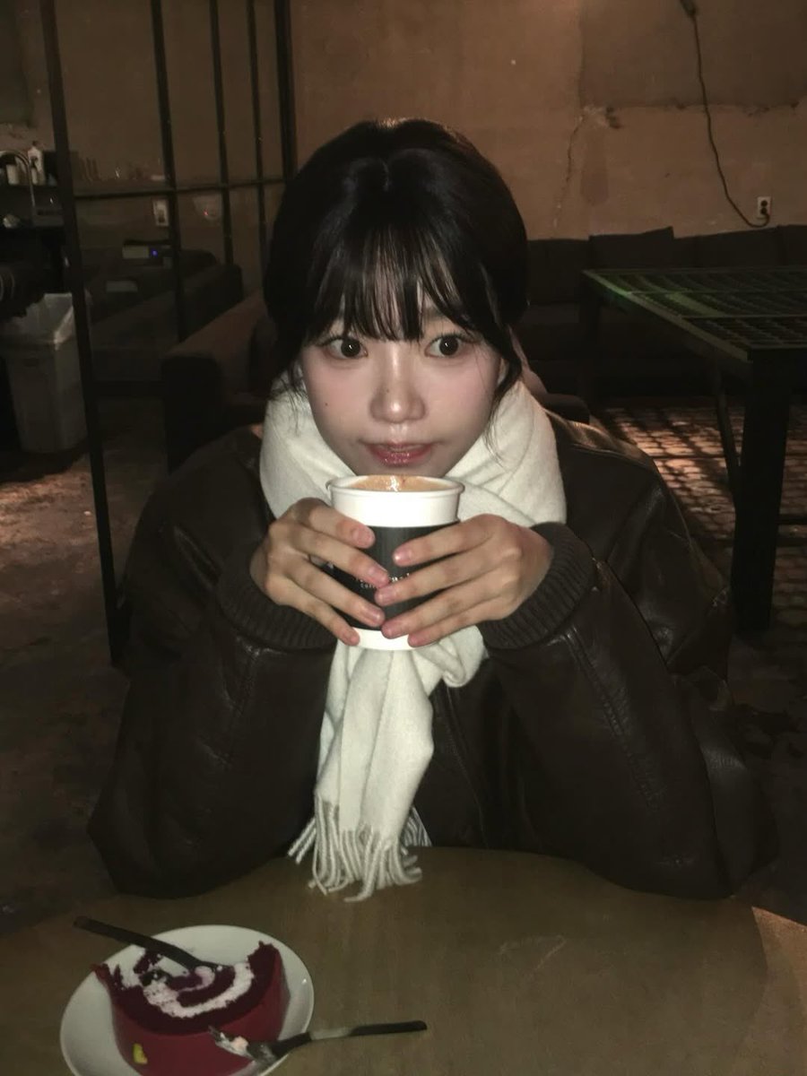 myfirstS2's tweet image. 이런 여자 친구 없어서 울었다... 하