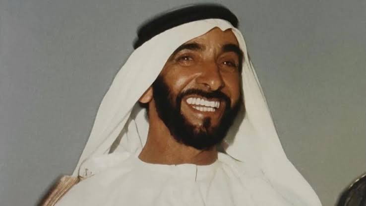 لاتنسون الباني من دعواتكم ❤️
الشخص الي عزنا
الشخص الي اكرمنا
الشخص الي بناها
الشخص الي سواها
الشخص الي وحدها
الشخص الي رفع قدرنا
الشخص الي طلعنا
الشخص الي حولها لجنه
الشخص الي ما خلانا نحتاج لاحد