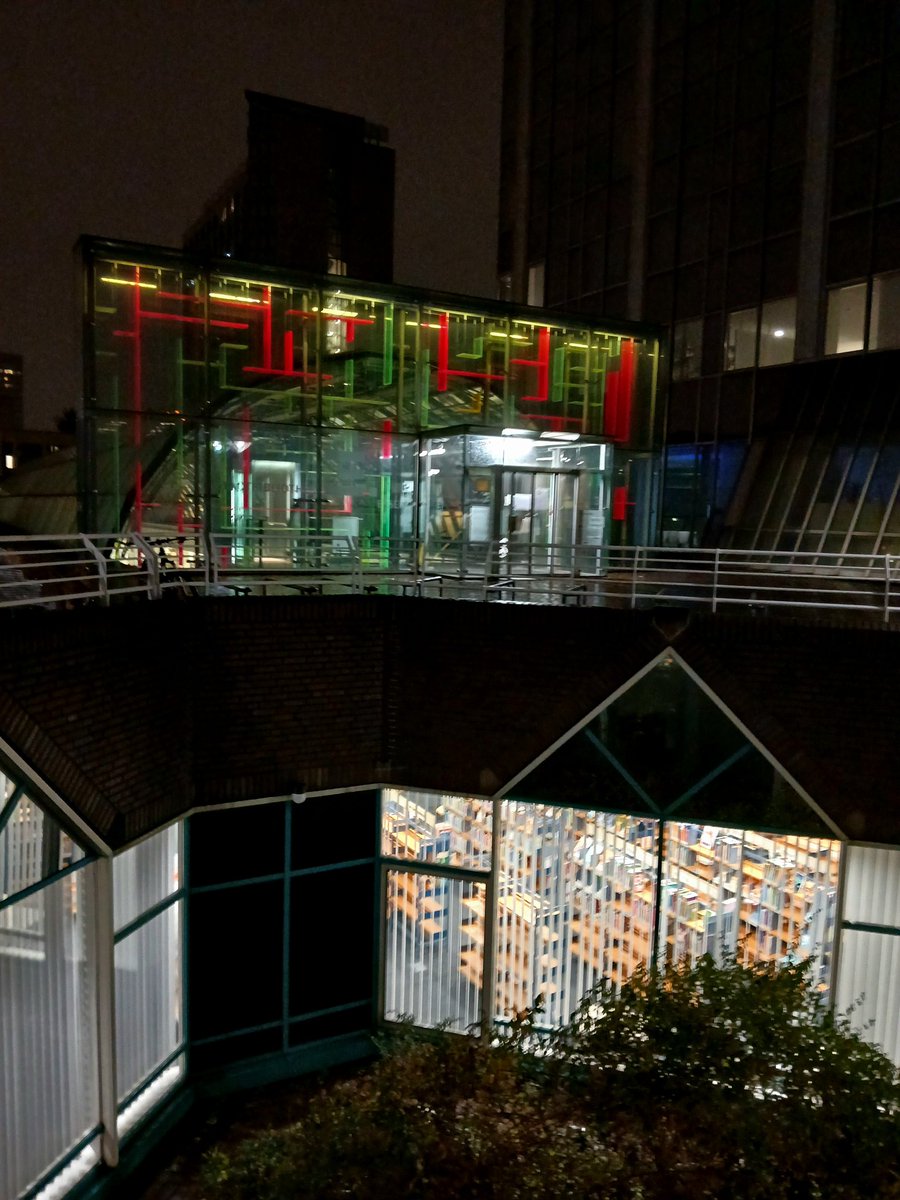 Tori97832288's tweet image. #AlphabetChallenge #WeekWforWindows
Library in Essen.