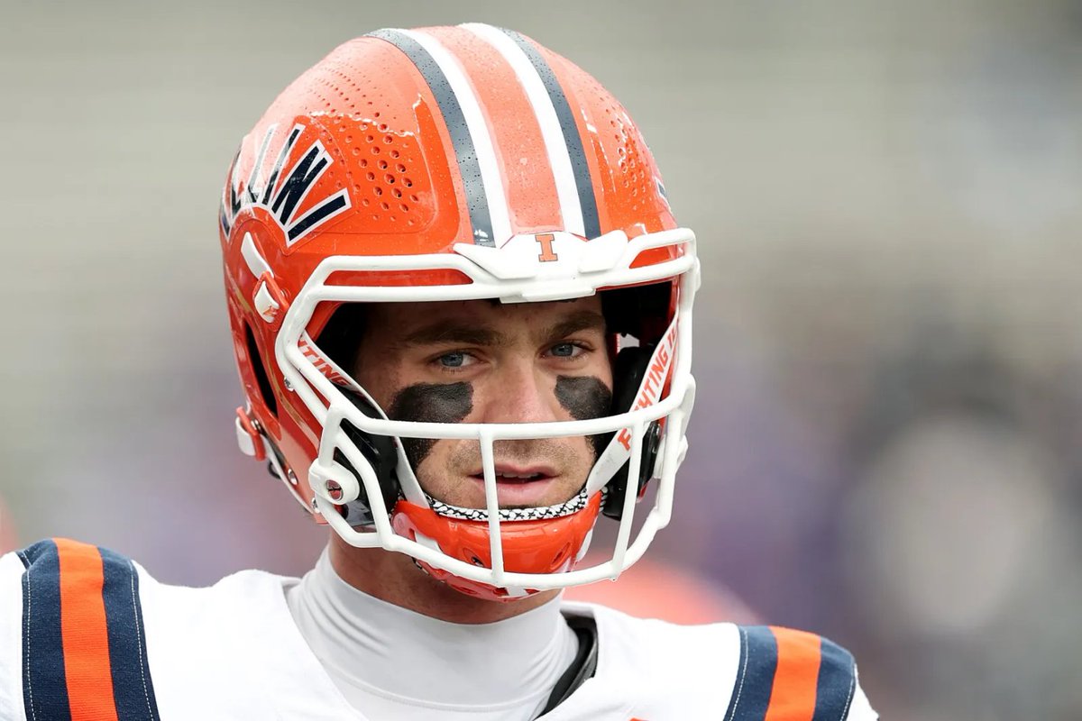 M0neJag's tweet image. Snow surrounds the Illinois vs. Northwestern game for the craziest conditions in Gies Stadium history! Who else is loving this classic football weather?  newsweek.com/sports/ncaa/ma…