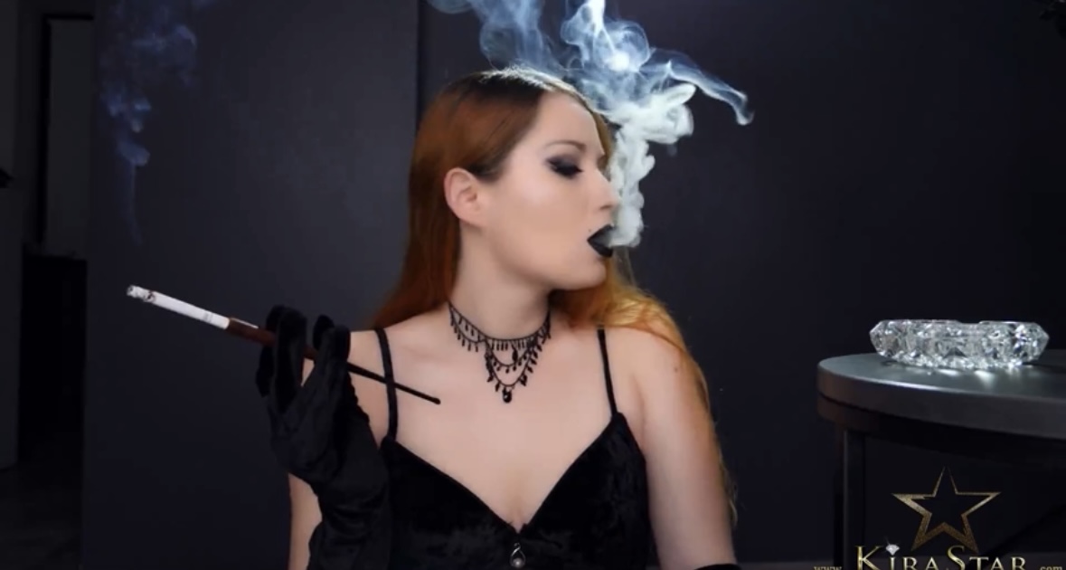 Gorgeous Goddess Kira is a lovely sight to start the holiday season!😍😍😍 <a href="/KiraStarFetish/">👑𝕂𝕚𝕣𝕒 𝕊𝕥𝕒𝕣</a>