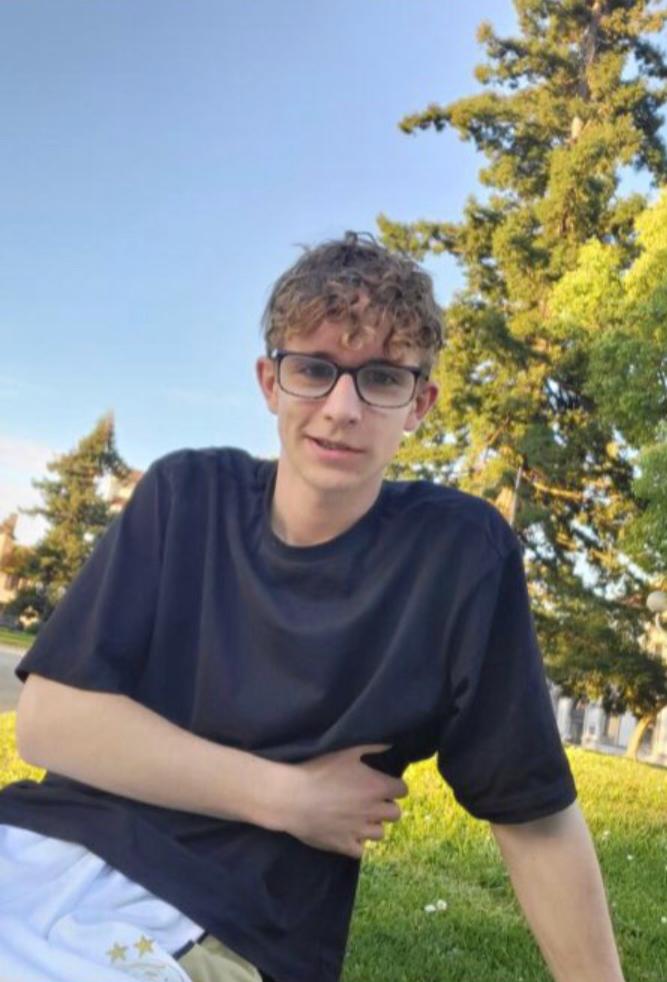 InstitutJustice's tweet image. 31 mai 2025. Dax. Ce soir-là presque toute la ville s&apos;est donnée rendez-vous place de la Fontaine-Chaude pour regarder les derniers instants de la finale de la Ligue des champions.

Parmi tous les supporters, Benoit, un jeune homme de 17 ans. Garçon discret mais attentionné, il…