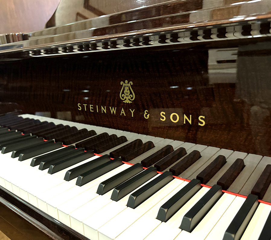 importedpiano's tweet photo. 今日のピックアップピアノは、

希少なピラミッドマホガニーの鮮やかな逸品。  

「スタインウェイ B-211」です。

詳しくは
https://t.co/qEuDrOcbs1

#スタインウェイ #スタインウェイピアノ #steinway #ヨーロッパピアノ #輸入ピアノ #輸入ピアノジャパン #piano #importedpiano #ピアノ https://t.co/TEDJUg2Hdq