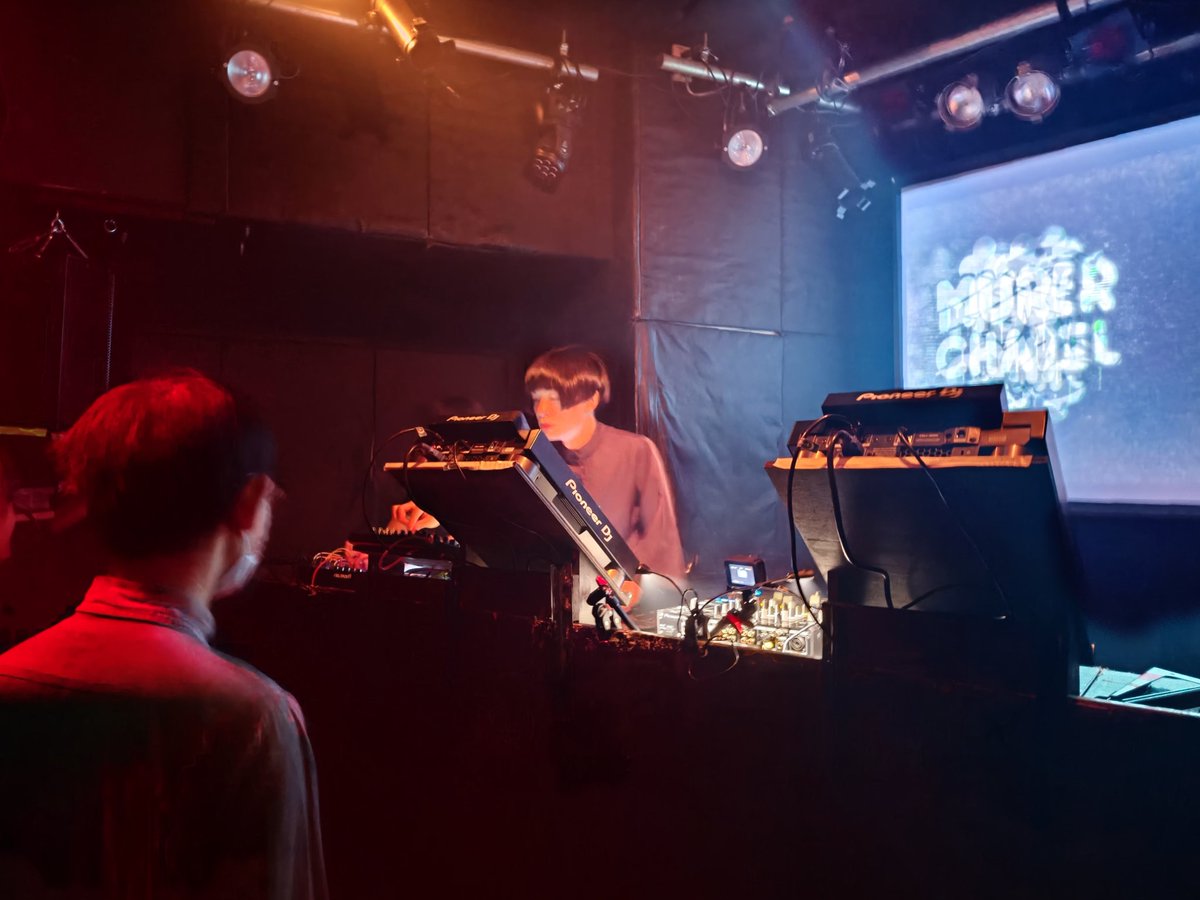 Reverse16 tweet media