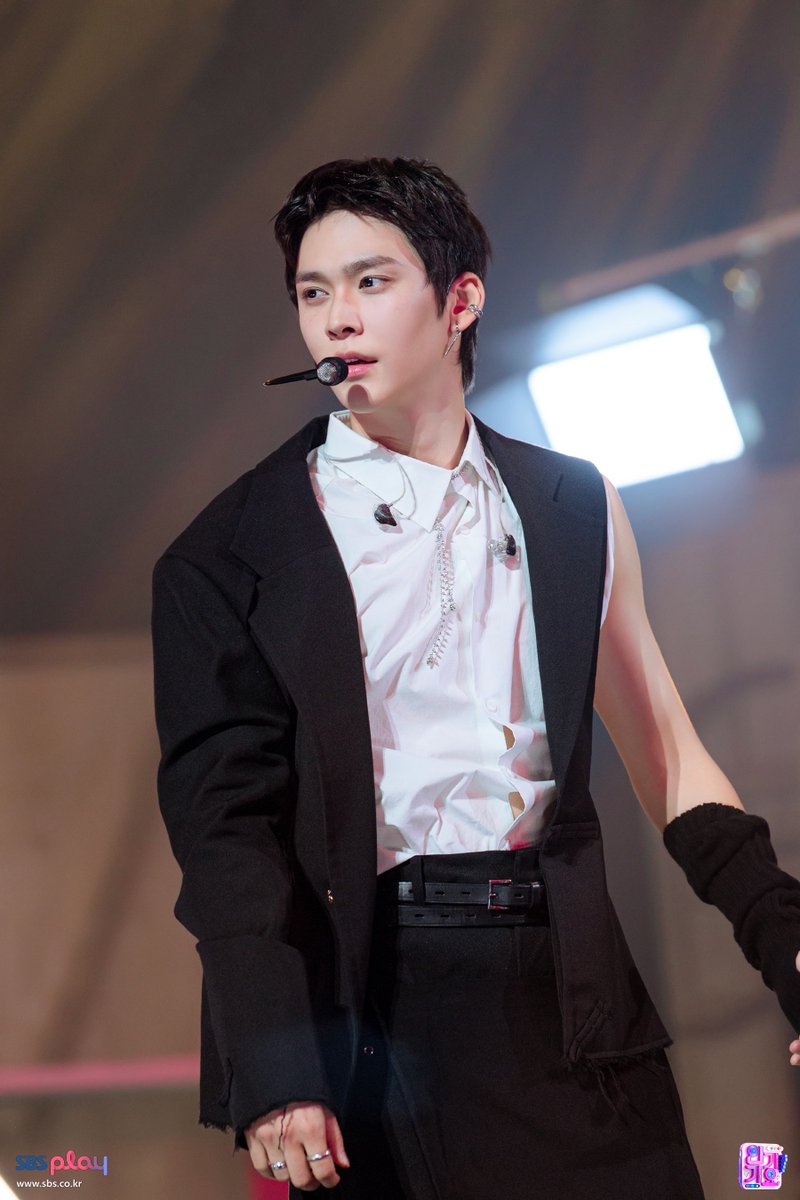 eun_seoki's tweet image. 251130 인기가요 현장포토 #은석 #EUNSEOK