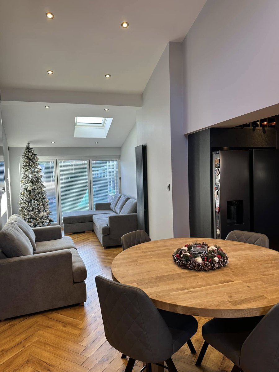 DirectKitchens1's tweet image. ❄️ It's officially 1st December! ❄️

Direct Kitchens is fully in Christmas mode and the countdown is on!

Here’s a look back at some of the kitchens we’ve installed over the years with a festive twist.

#December #Christmas #KitchenRanges #ModernKitchen