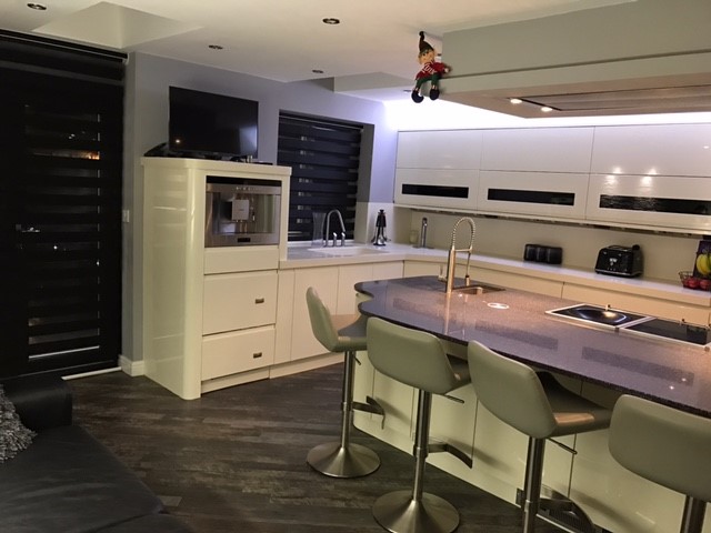 DirectKitchens1's tweet image. ❄️ It's officially 1st December! ❄️

Direct Kitchens is fully in Christmas mode and the countdown is on!

Here’s a look back at some of the kitchens we’ve installed over the years with a festive twist.

#December #Christmas #KitchenRanges #ModernKitchen