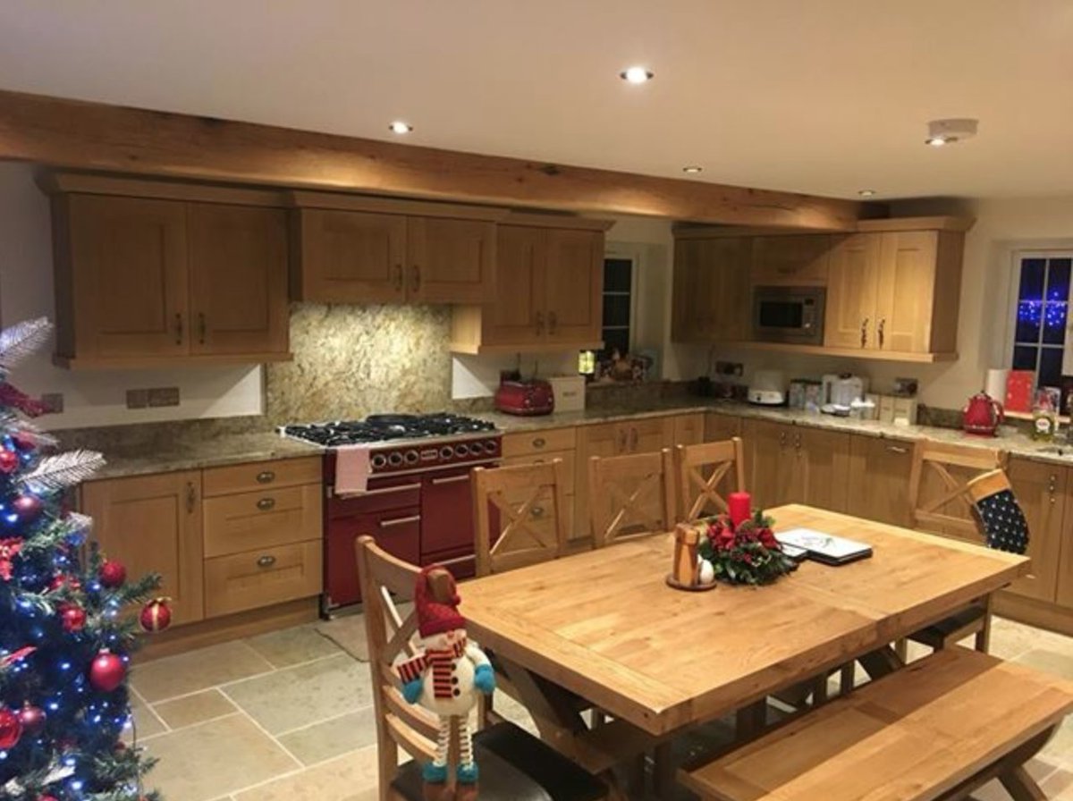 DirectKitchens1's tweet image. ❄️ It's officially 1st December! ❄️

Direct Kitchens is fully in Christmas mode and the countdown is on!

Here’s a look back at some of the kitchens we’ve installed over the years with a festive twist.

#December #Christmas #KitchenRanges #ModernKitchen