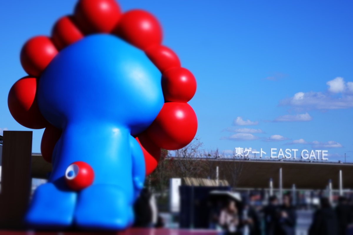 expo2025_japan's tweet image. 🔴ミャクミャク旅立ちセレモニー🔵
 
万博会場内の東西ゲート付近でみなさんをお迎えしてきた #ミャクミャク のモニュメント
 
11/29、抽選に当選された大阪府民のみなさんとともに感謝を伝えました✨
 
ミャクミャク、ありがとう！
 
#EXPO2025 #EXPO2025Forever