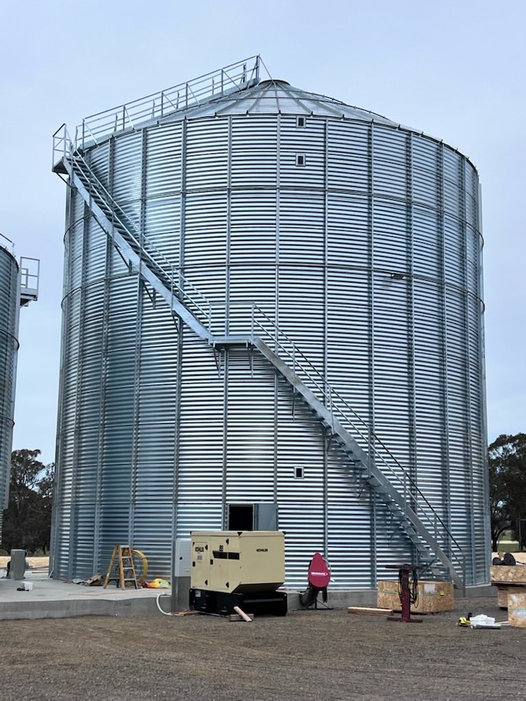 2 x 48’x 12 ring ⁦<a href="/meridianmfg/">Meridian Manufacturing</a>⁩ Silos nearby finished at Maryborough Well done Grainlogic Team