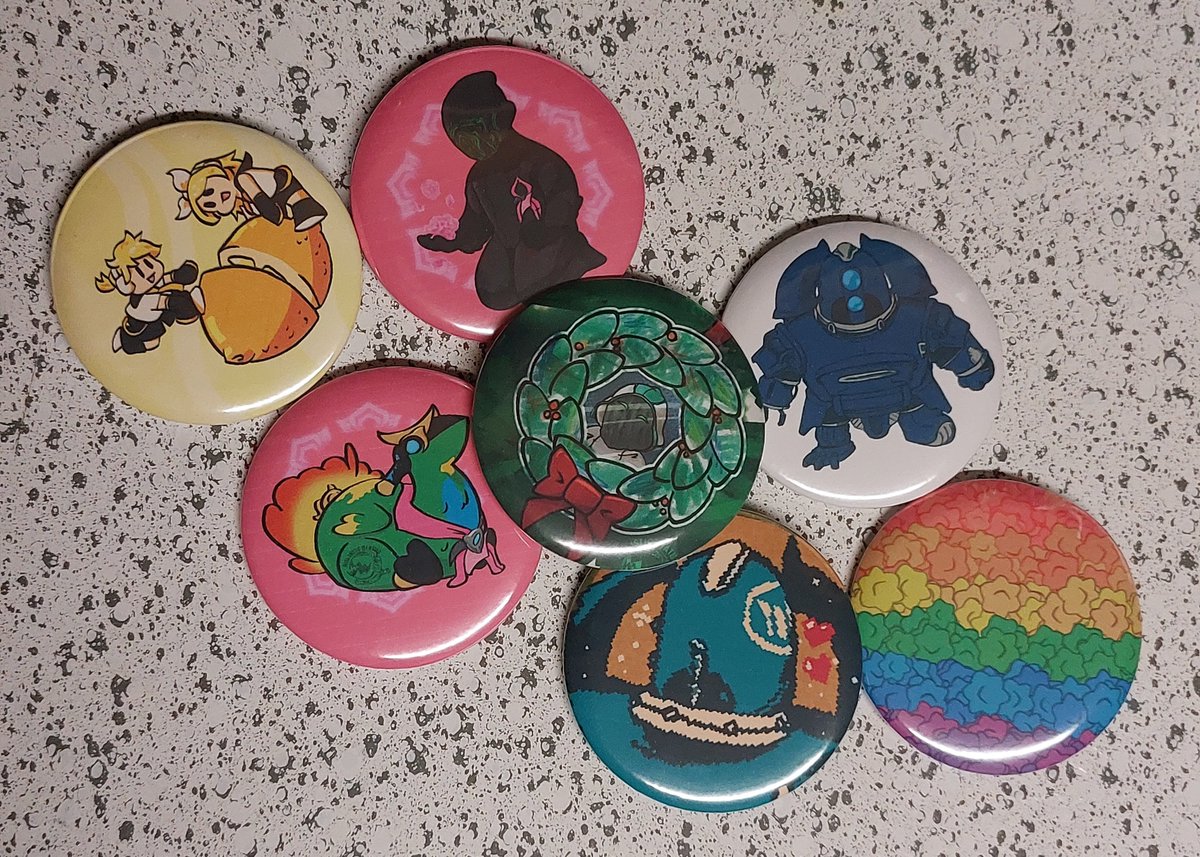H0listicHiatus's tweet image. heheh, my power expands. I own a button maker now &amp;gt;:]c