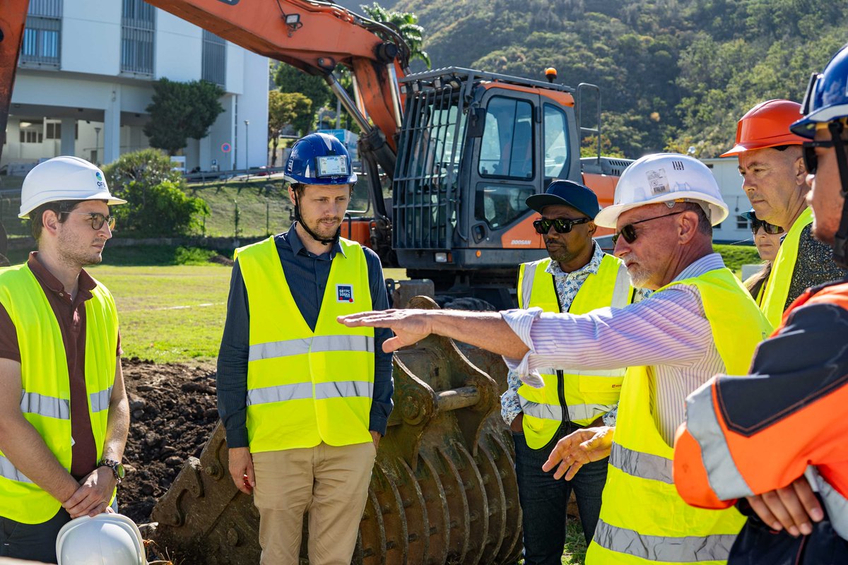 #Cinor Visite de chantier UTEP à Bellepierre  💧

Objectif : Garantir l'eau potable 24h/24h même face aux fortes turbidités - Techno : Ultra-filtration (membranes 8000x plus fines qu'un cheveu) Coût : 29M€. Travaux jusqu'à fin 2027 OTV SOGEA

#OFB #ÉTAT#DEAL #ARS #RÉGION #FEDER