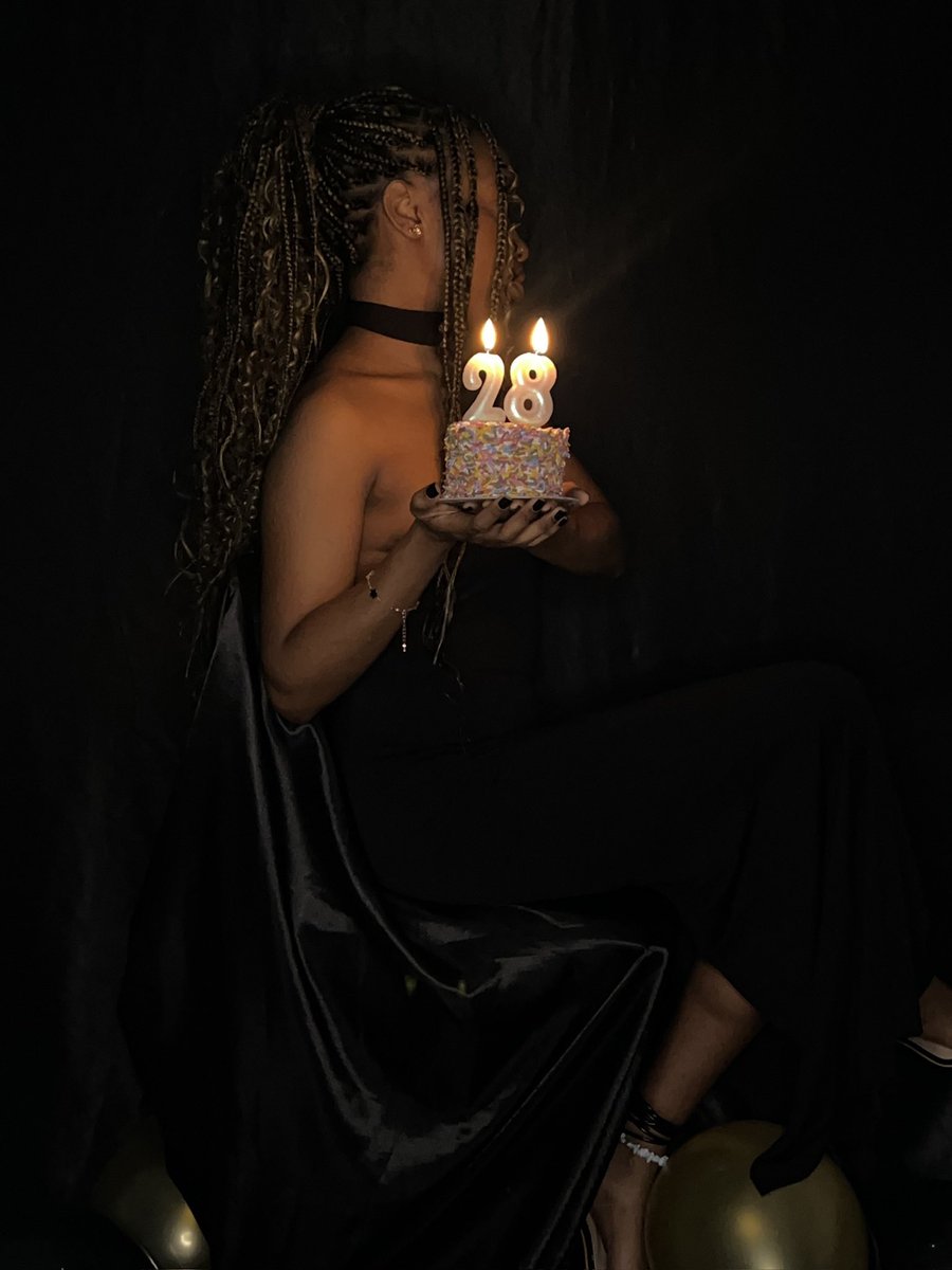 Jayque_Monroe's tweet photo. 𝟤𝟪 | 𝒜𝓃𝑜𝓉𝒽𝑒𝓇 𝓎𝑒𝒶𝓇 𝓉𝑜 𝒸𝑜𝓃𝓉𝒾𝓃𝓊𝑒 𝒻𝓁𝑜𝓊𝓇𝒾𝓈𝒽𝒾𝓃𝑔 🌹
#Sagittarius #December1st #SagittariusSeason https://t.co/1GsGe0UjS5