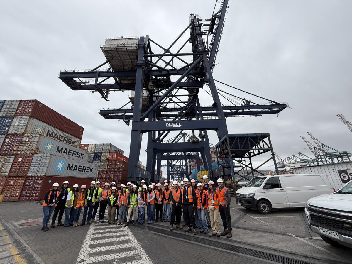 #ExperienciaFIC🚢 El pasado miércoles 26 de noviembre, un grupo de 33 estudiantes de la FIC UDP, acompañados por la profesora Sara Arancibia, realizaron una visita al Puerto San Antonio, donde conocieron el San Antonio Terminal Internacional (STI).

ingenieriayciencias.udp.cl/estudiantes-de…