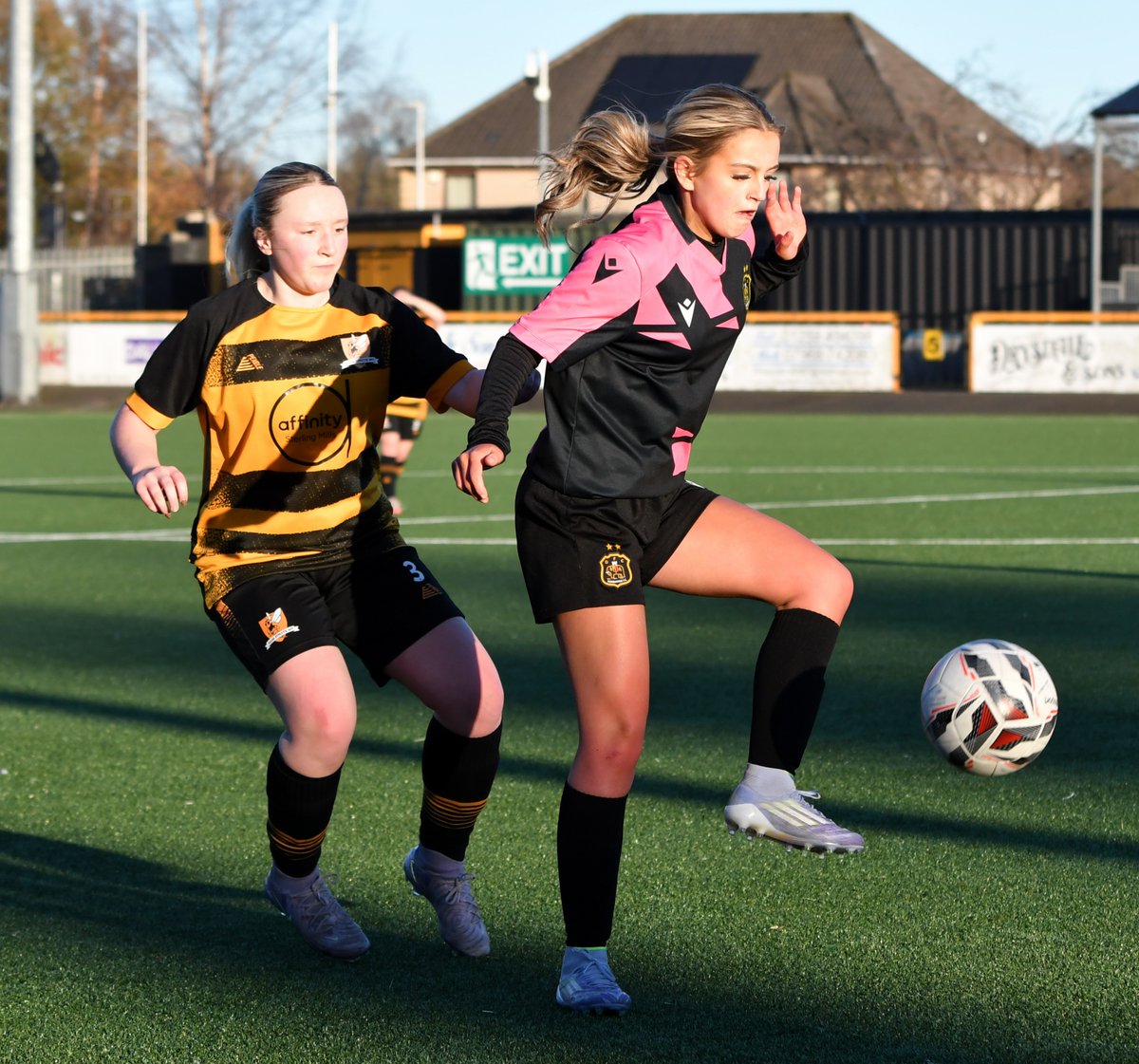 Pictures from yesterday's <a href="/RegionalSWFL/">Scottish Women's Football League</a> Central/West League match between <a href="/AlloaAthWFC/">Alloa Athletic Women FC</a> <a href="/Dumbartonfc/">Dumbarton FC</a> Ladies now up on flickr. flickr.com/photos/alloa_f…
