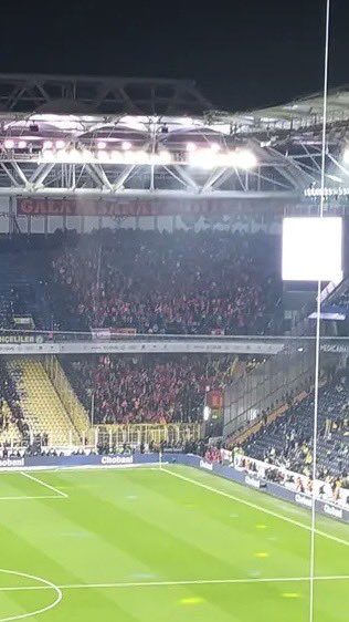 KIRMIZI GİYENİN BEN ANASINI SKEYİM 🔊