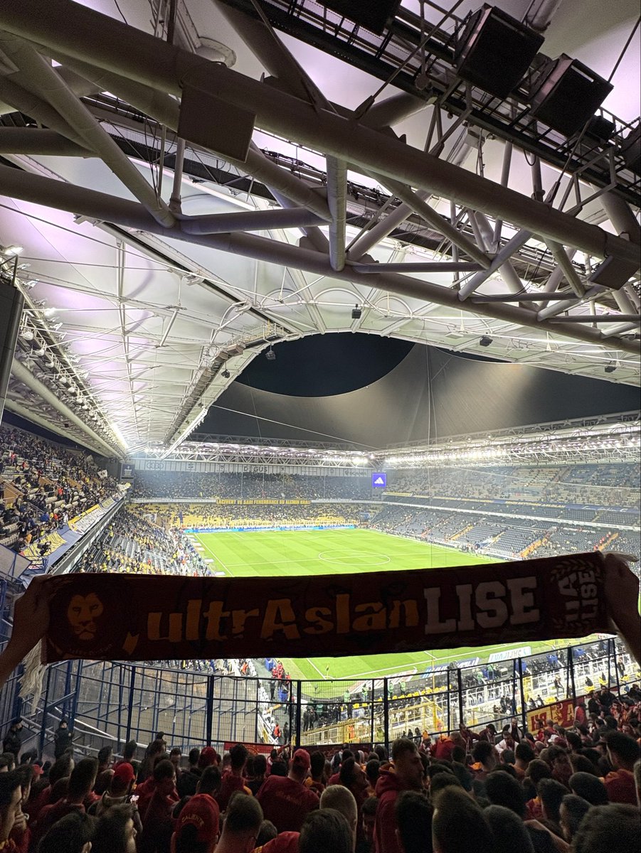 LACİVERT ve SARI FENERB*HÇE BU ALEMİN KAŞARI !
📍Papazın Çayırı

#OffensiveLise