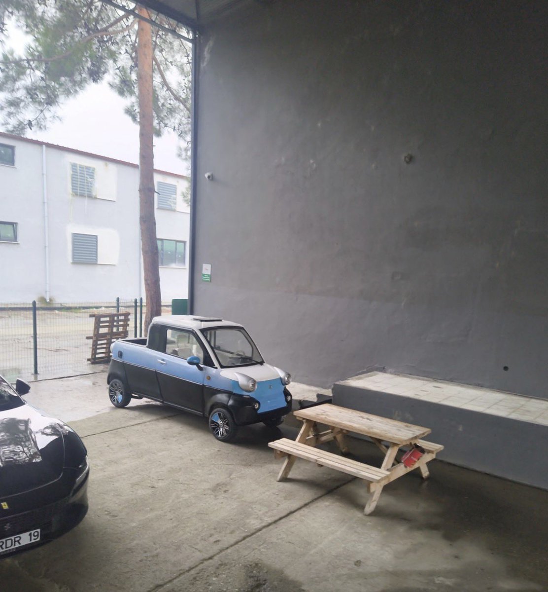 #reedr Reeder YKB Uygar Saral reeEV marka elektrikli araç fotoğrafı paylaşarak “asla durmayacağız” mesajı paylaştı.

Fotoğrafta “RDR19” ile biten Ferrari marka araç dikkat çekti.