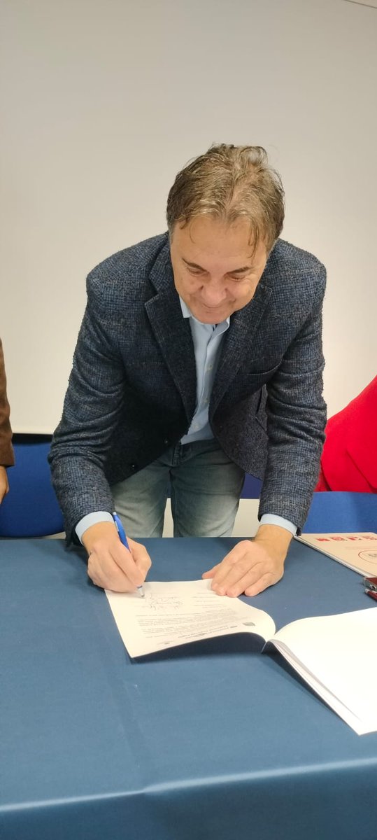 FisascatCislPug's tweet image. #1dicembre 
Patto per il #terziario, @LPiacquaddio: con l'accordo fra  @Confcommercio #Puglia e sindacati vogliamo intervenire a contrasto del #dumping contrattuale, deleterio per i #lavoratori e favore dell'occupazione legale, sicura e di qualità🔗fisascatpuglia.it/news/dalla-reg…