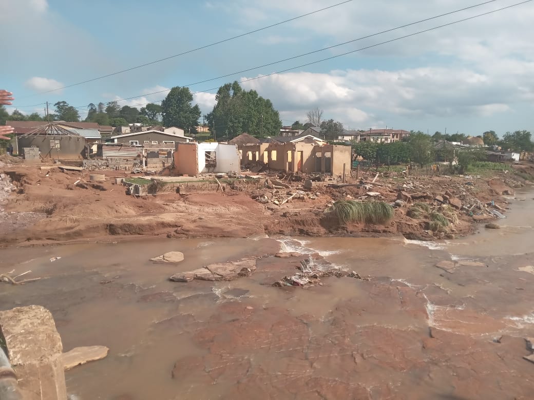 Radio Khwezi is joining the Minister of Human Settlement, Thembi Simelane, as she assesses flood damage in New Hanover.