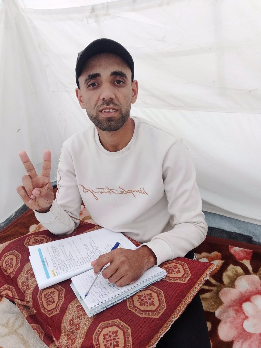 "Despite all the harsh conditions, displacement, loss of home and work, I still hold on to my dream
I am determined to complete my master's degree...because in Gaza we fight with our knowledge and culture, and we believe that light will come from knowledge
chuffed.org/project/help-f…