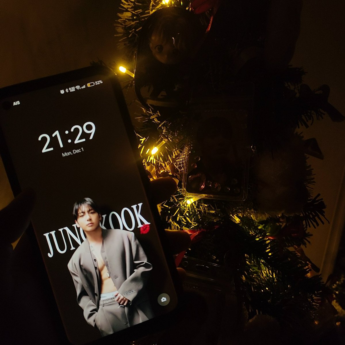 Pkingbizzle's tweet image. My lock screen 🥹 

(by @Pkingbizzle)

#aestheticjdr #JUNGKOOK #lockscreendesign