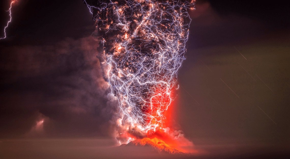 lightning engulfs a volcanic eruption in chile