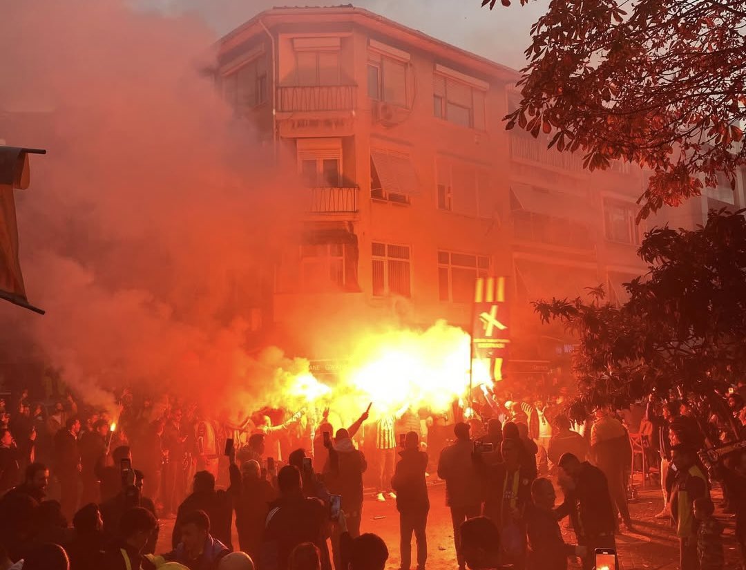 YAKARIZ DÜNYAYI SENİN İÇİN <a href="/Fenerbahce/">Fenerbahçe SK</a>