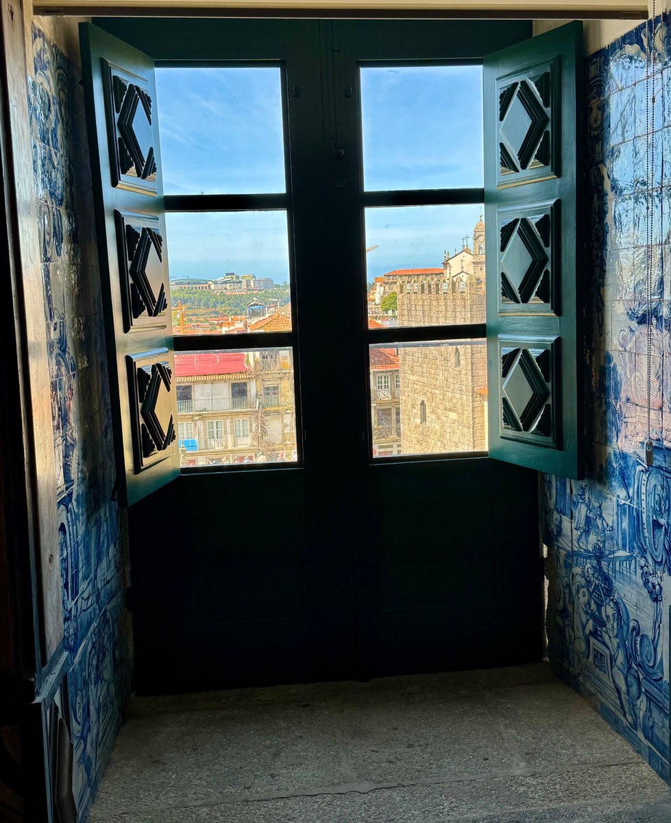 larkinmart's tweet image. #AlphabetChallenge #WeekWforWindows The view from The Sé , Porto