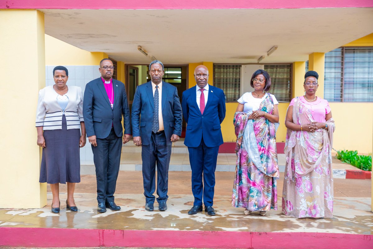 2/2 #Burundi: Lors des échanges fructueux, le Président du <a href="/Burundi_senat/">Inama Nkenguzamateka</a> a salué le pas déjà franchi par la <a href="/CVR_Burundi/">Psyop SOL</a> en matière de la recherche de la vérité et la réconciliation nationale, et a promis un soutien indéfectible de la Chambre Haute du Parlement à cette