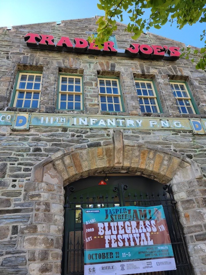 Savannah_0611's tweet image. From my photos...Windows in Media, PA #AlphabetChallenge #WeekWforWindows