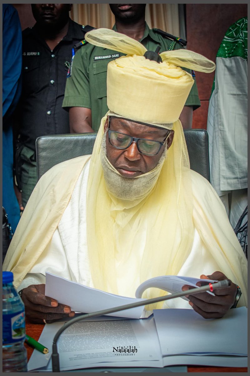 Hadejia_Emirate's tweet photo. Mai Martaba Sarkin Hadejia, Alhaji Dr. Adamu Abubakar Maje CON, ya halarci taron haɗin gwiwa na Gwamnonin Arewa da Sarakunan Gargajiya,Taron ya mayar da hankali kan tattaunawa kan matsalolin tsaro da ke addabar yankin wanda aka gudanar da shi a fadar gwamnatin Kaduna.
 01.12.2025 https://t.co/xFiheRcevD