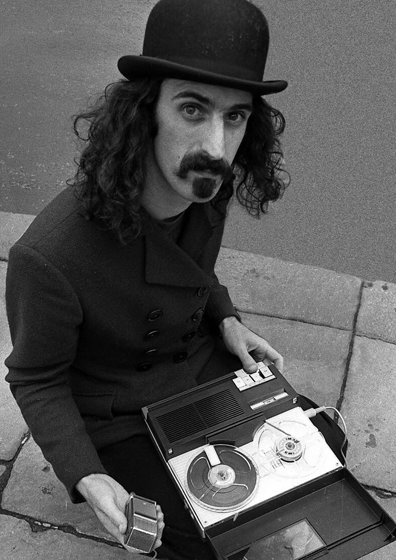 teatrolafenice's tweet photo. «Il compositore è uno che se ne va in giro imponendo la sua volontà su molecole d'aria che non sospettano nulla». A Frank Zappa, nato oggi a Baltimora nel 1940

#21dicembre https://t.co/uh38ZTDYl8
