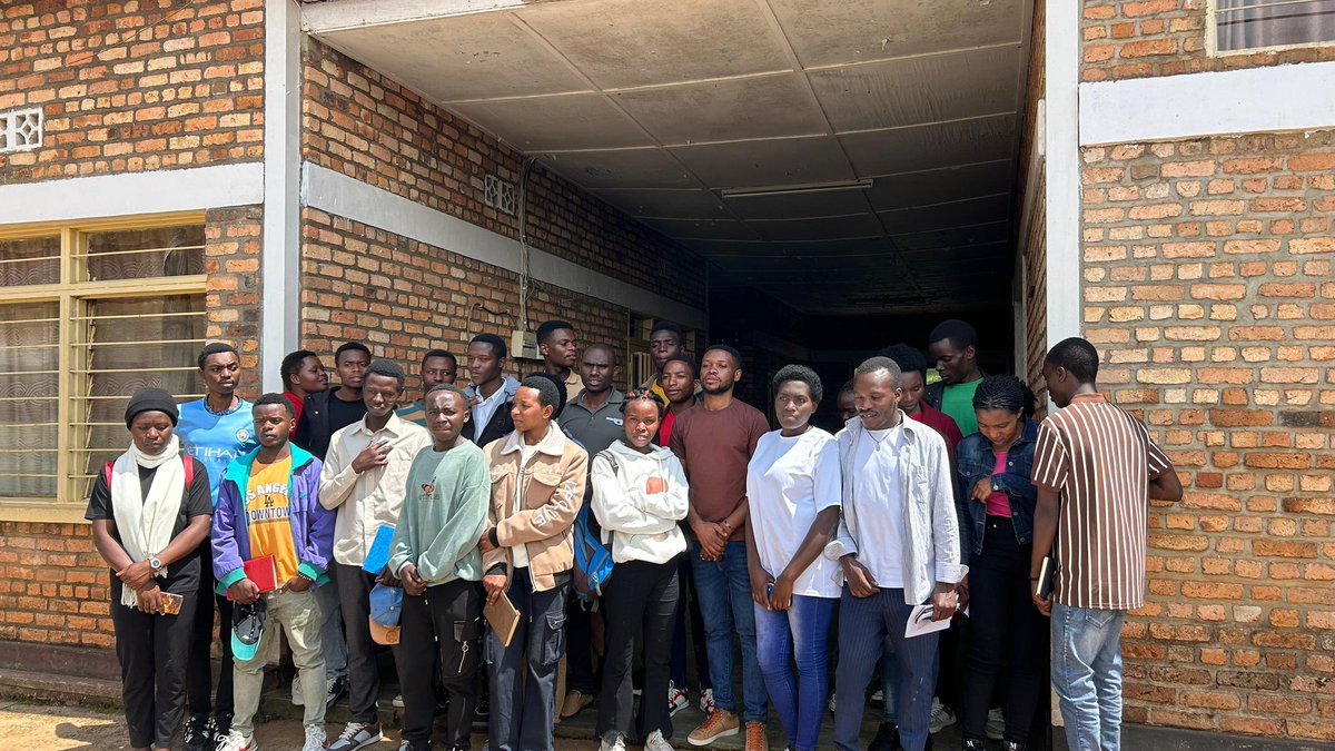 FrancNt's tweet photo. 1/2: Today @RwandaHerbarium, we were delighted to host students from @Kitabi_College  field of Forestry and Nature Conservation. 🌿

Together with @FrancNt and @NkubitoL3239, they learnt the importance of having Herbarium for plant biodiversity preservation. #Biodiversity #Plant https://t.co/71Fj10tpOf