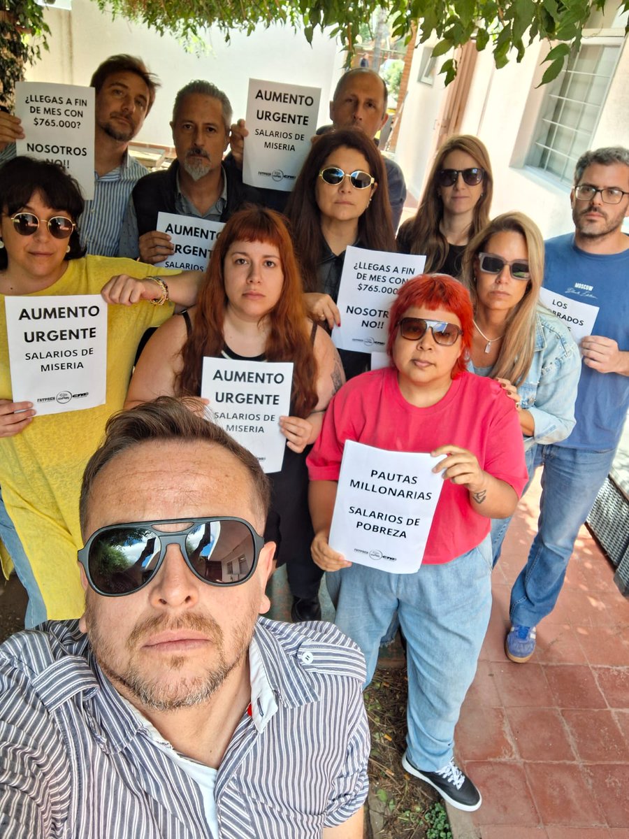 #AHORA #Asamblea Mitre ⛔ comenzó diciembre y esperamos que los empresarios de los medios de Córdoba se dignen en el mes de la navidad para escuchar nuestro reclamo ,tenemos un básico donde no llegamos a los 800 mil pesos, alquilamos y mantenemos familia, doloroso todo <a href="/Cispren/">Cispren</a>