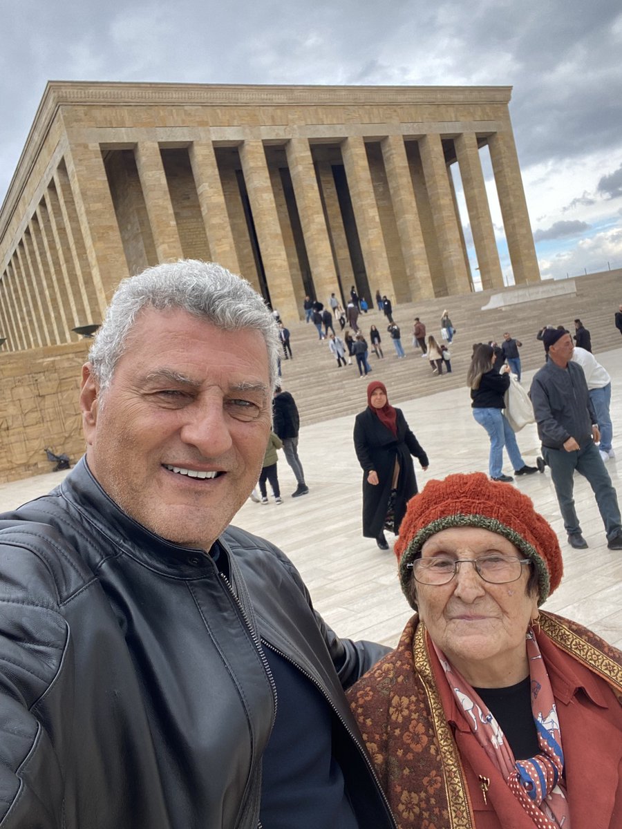 Canım Anam Anıtkabir’e götür beni oğlum derde ben onu götürmez miyim 

Hem Atatürk hem Türk milleti hem Mehmetçik için dualar etti Kuban olduğum anacığım !! 
🇹🇷🫶❤️