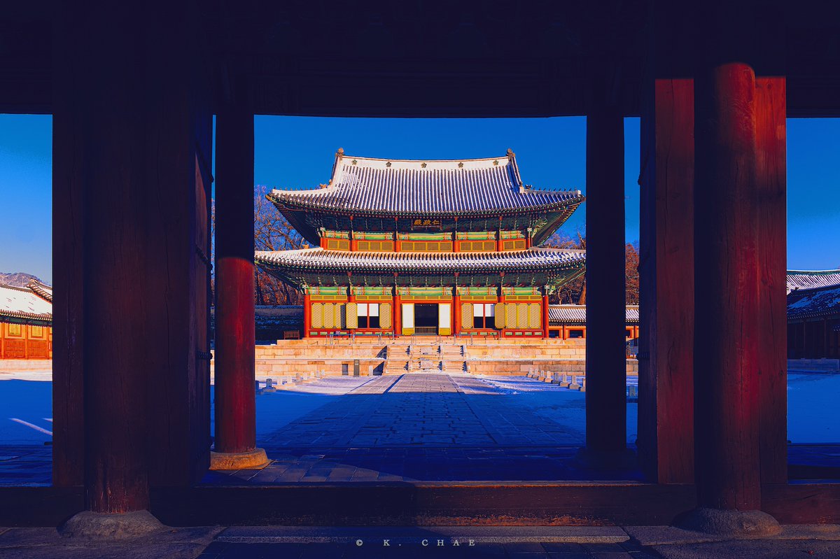 Winter Morning At Changdeokgung
창덕궁의 겨울 아침