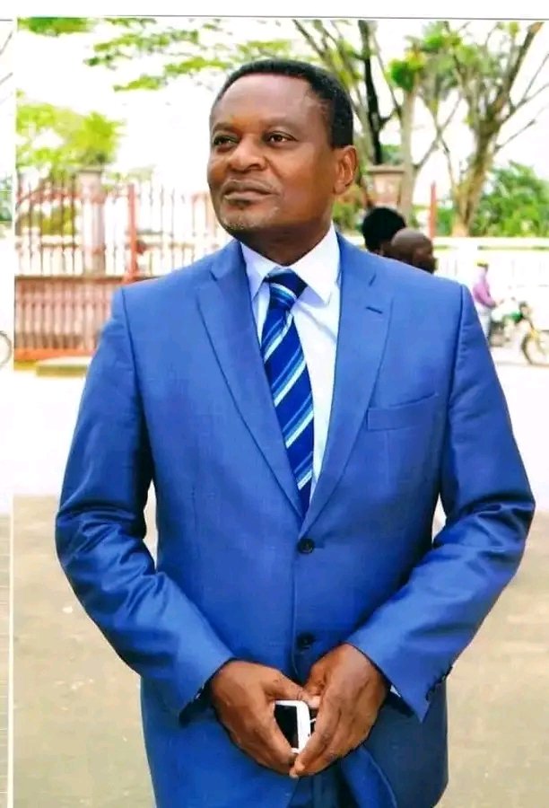 facebook.com/share/p/1ZVbou…
We eagerly await a statement from Ministère de l'Administration Territoriale du Cameroun, Minister Atanga Nji Paul, as we strive for transparency and truth. 

The state should provide to all Cameroonians concrete facts and evidence of his passing.