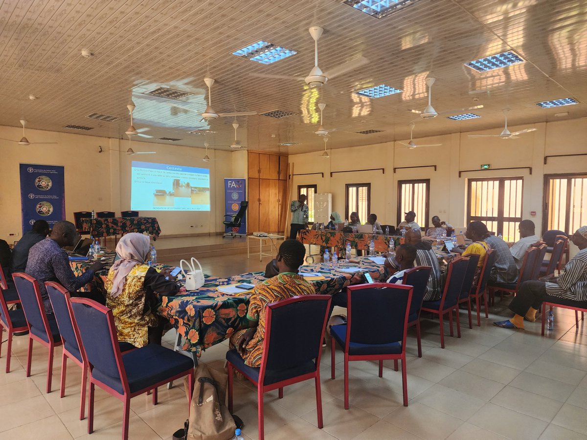 FAOBurkinaFaso's tweet photo. La première journée de l’atelier permettra aux acteurs locaux et communautaires de #Siby de découvrir la plateforme numérique des alertes, et de prendre connaissance des résultats de la cartographie des risques de la commune.
@FAOBurkinaFaso
@ECHO_CWAfrica
2/2 https://t.co/Whcpuma7Ee
