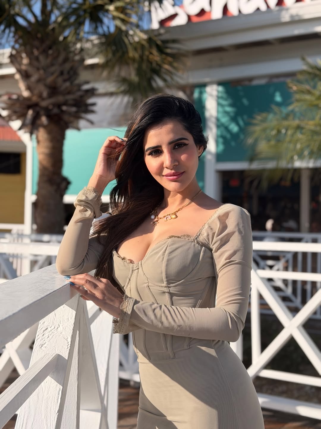 G7F2L1obQAEN1oV?format=jpg&name=large